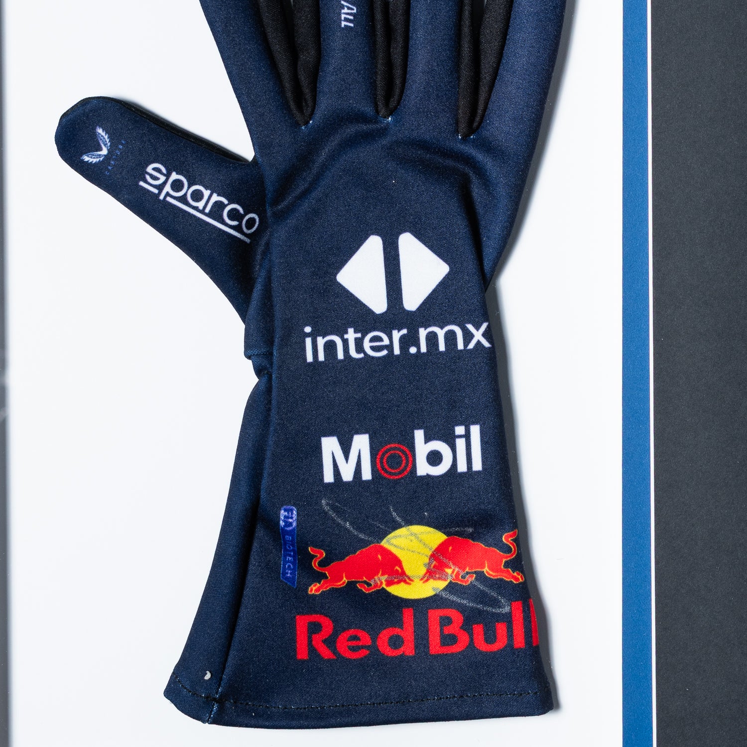 Checo Perez Guante Firmado - Red Bull