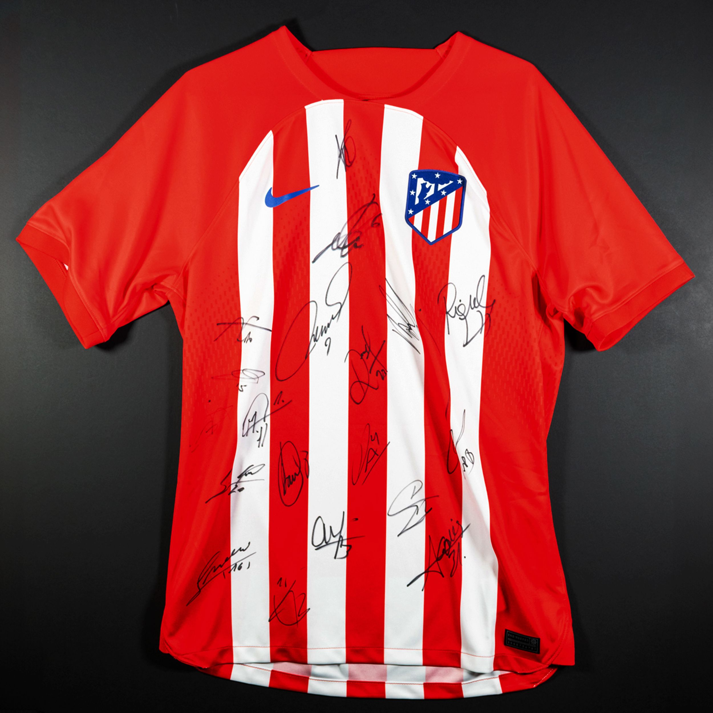 Jersey Firmado por Todo el Equipo Atletico de Madrid- Temporada 2023/24