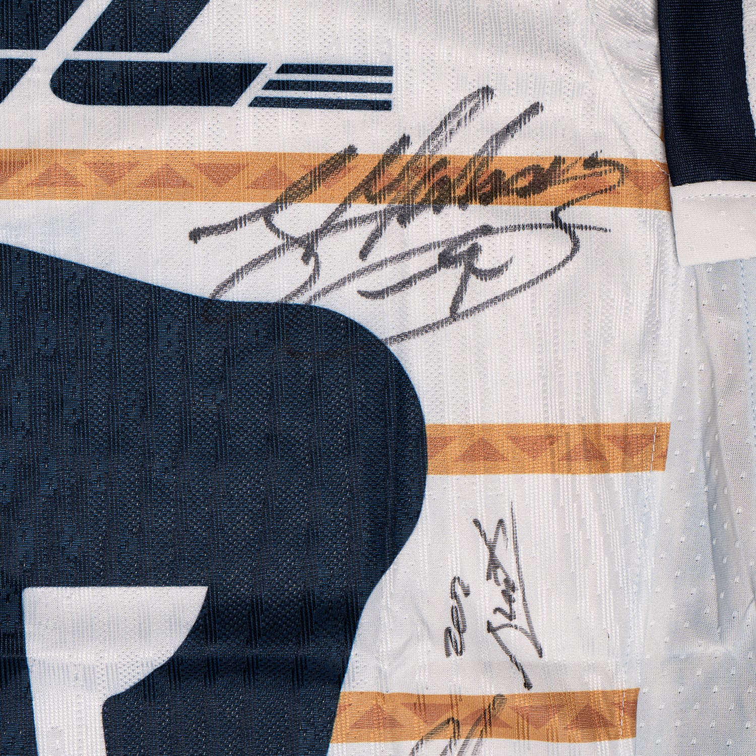 Jersey Firmado por Todo el Equipo Pumas- Temporada 2024-2025