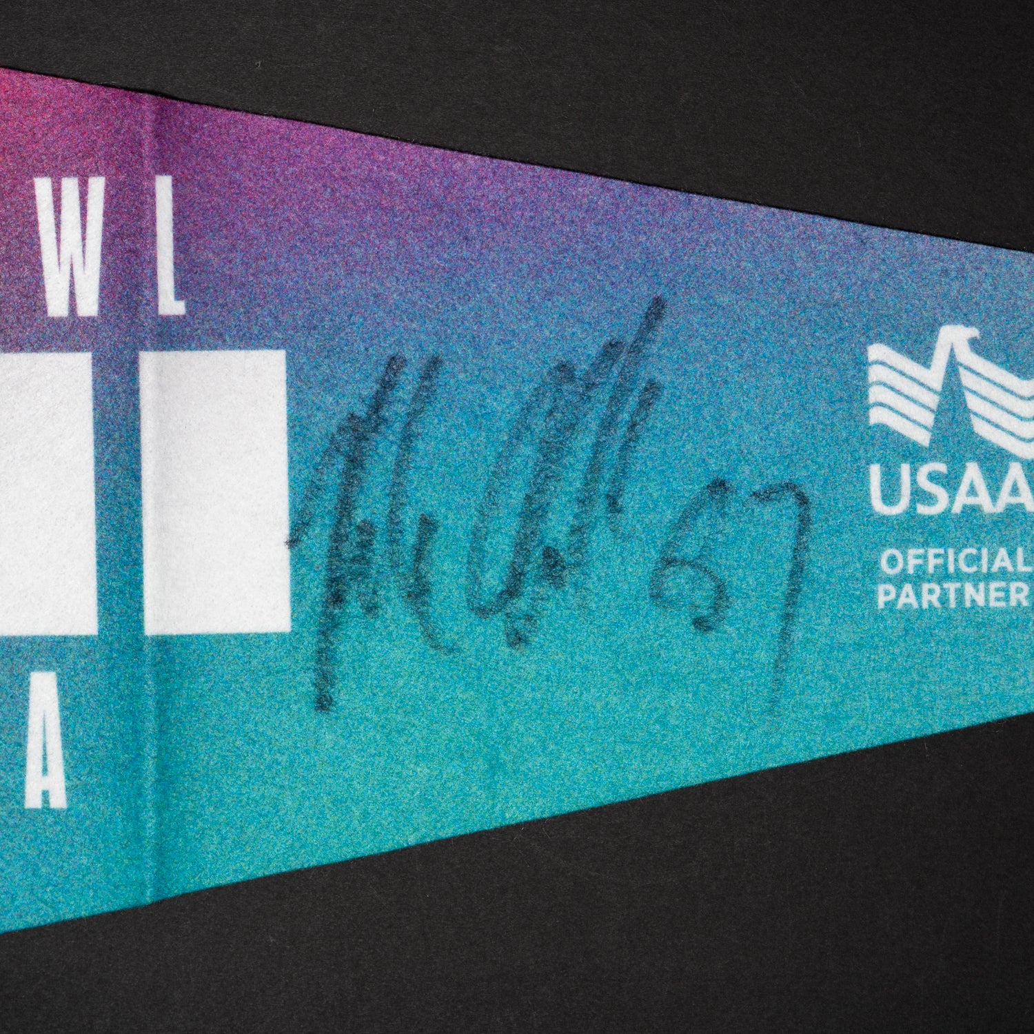 Bandera Firmada por Rob Gronkowski – Super Bowl LVII, Arizona
