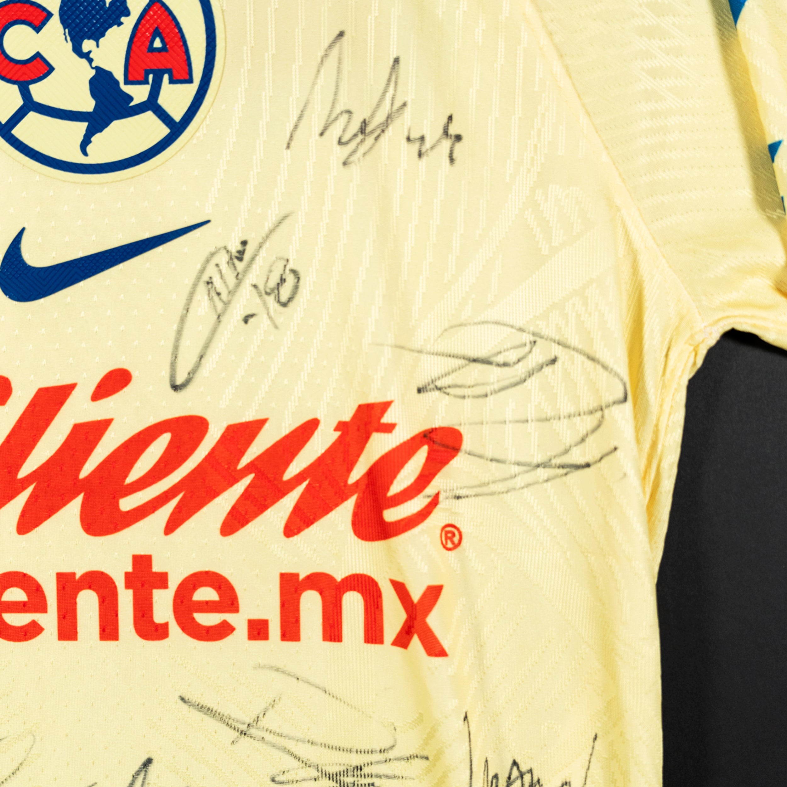 Jersey Firmado por Varios Jugadores America - Temporada 2024