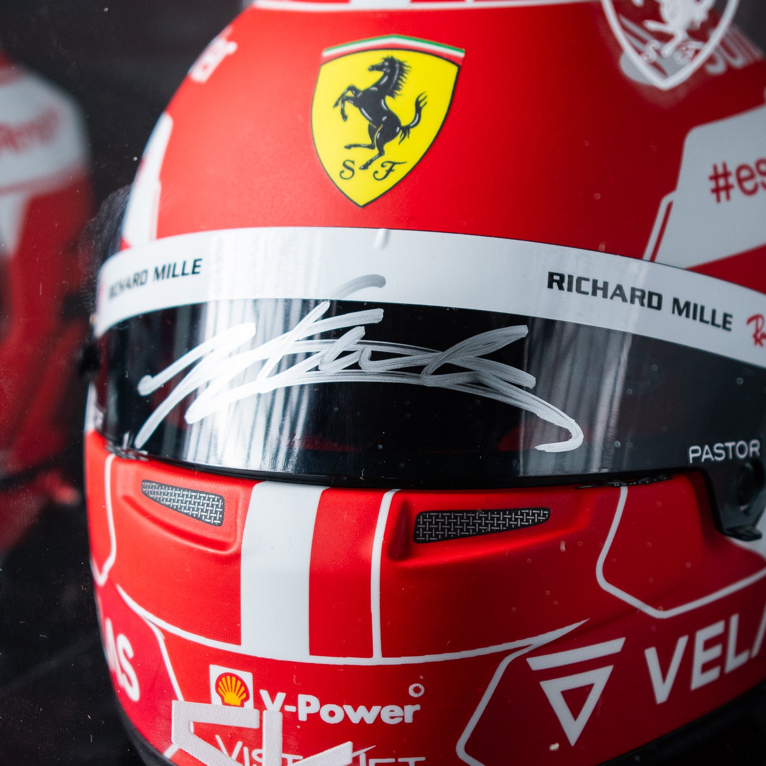 Charles Leclerc Mini Casco Firmado - Ferrari