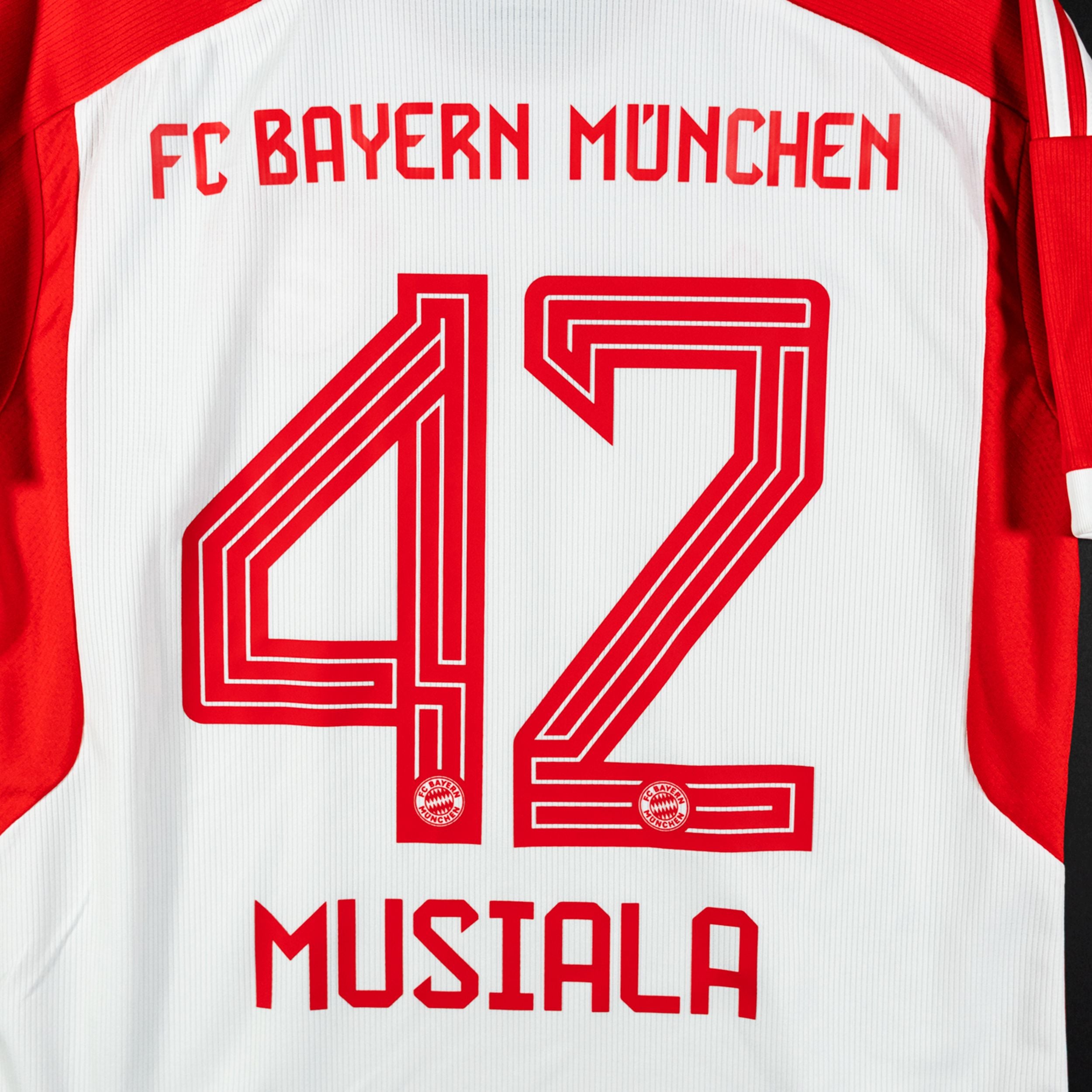 Jersey Firmado Jamal Musiala- Bayern Múnich