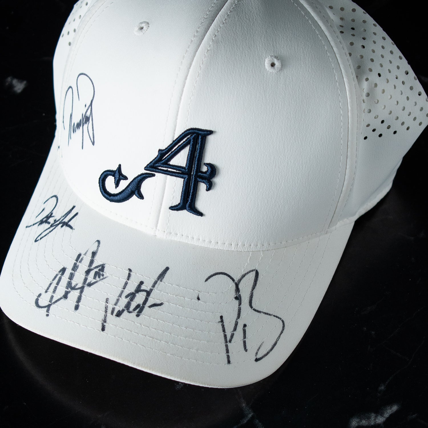 Subasta - Todo El Equipo Gorra Firmada - 4 Aces